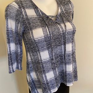 Pretty plaid knit shirt
